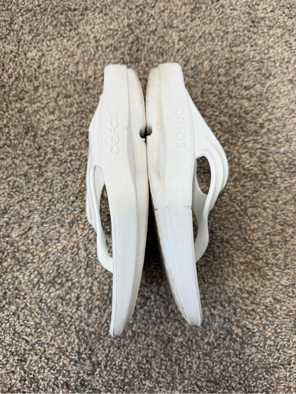 OOFOS Women’s White Thong Sandals - Picture 2 of 6